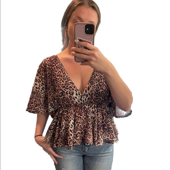 PrettyLittleThing Leopard Plunge V-neck Blouse - Picture 1 of 6